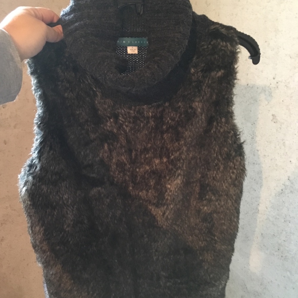 Faux fur sleeveless sweater, size L
